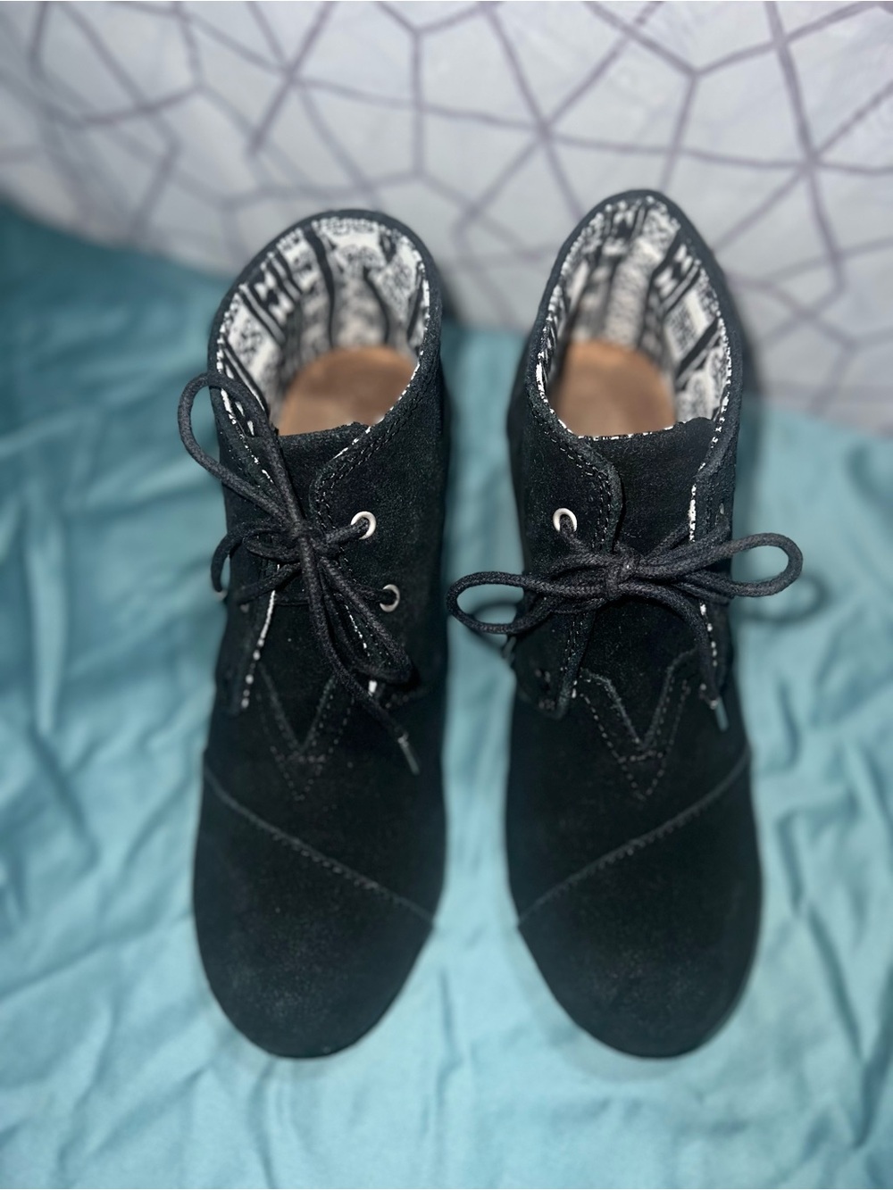 TOMS Desert Wedge ankle booties with lace-up closures. Size 8